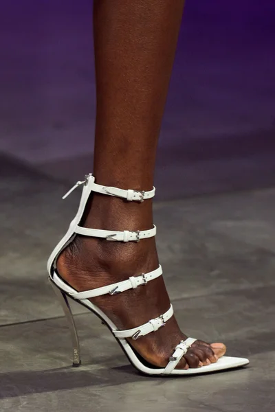 Look 25